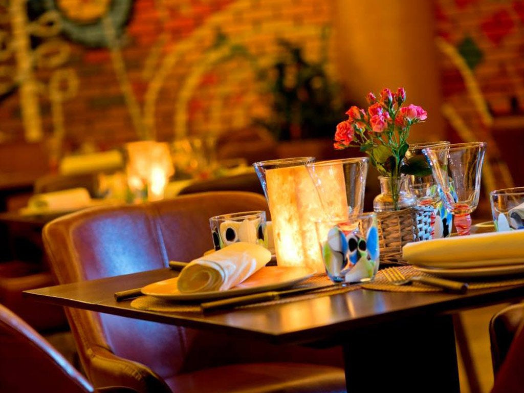 Restaurant_Bar_Table Lighting_Cordless_Rechargeable_Lamp_Battery_Operated_Outdoor_Lamp_LED_Wireless_Lamp_Insight Cordless Lighting