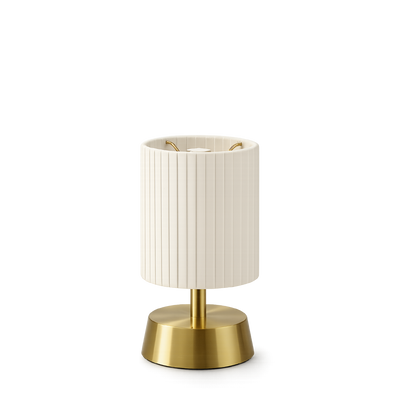 Cleo wiederaufladbare Tischlampe, Messing, elfenbeinfarbener Plisseeschirm [A]